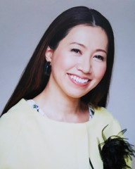 キャリー先生の顔写真
